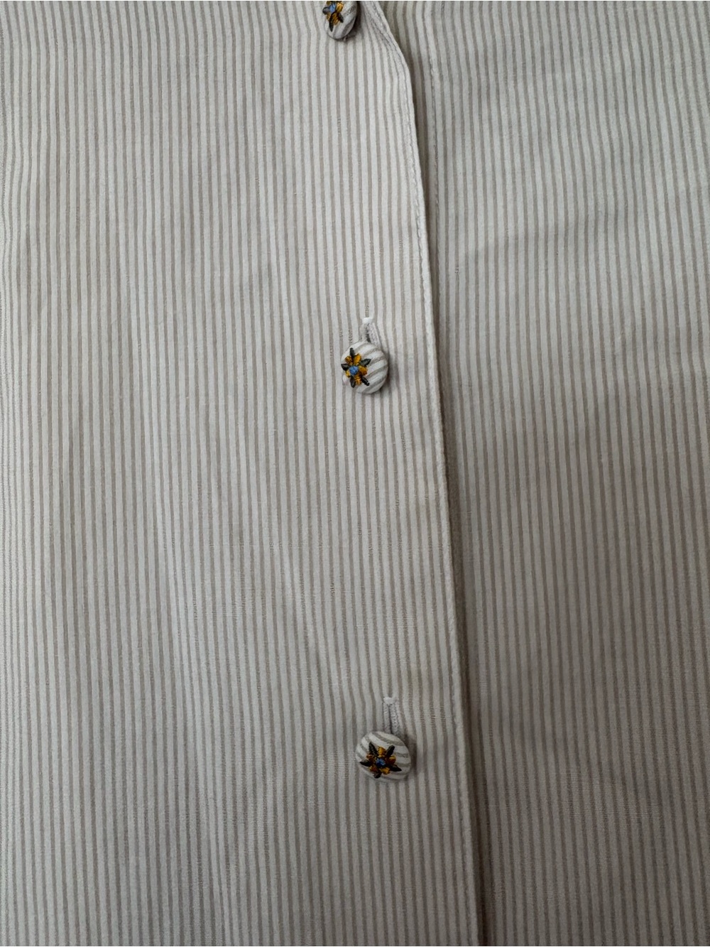White Stag Embroidered Floral Pinstripe Button-Up Shirt Size 14 Cottagecore - Picture 4 of 5